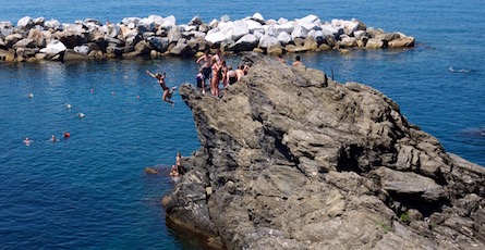 Cliff Diving - Vernazza - Italy
